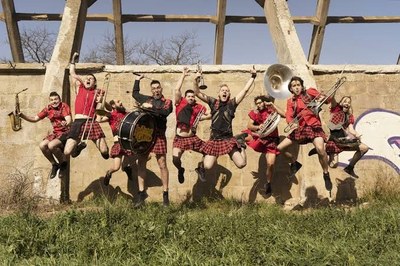 PASACALLES CON EL GRUPO ARTISTAS DEL GREMIO